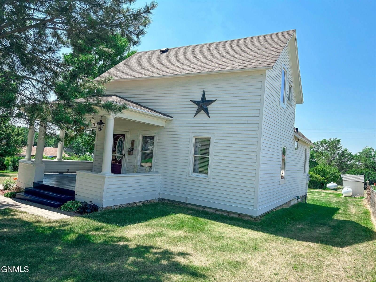 214 College Street, Flasher, ND 58535