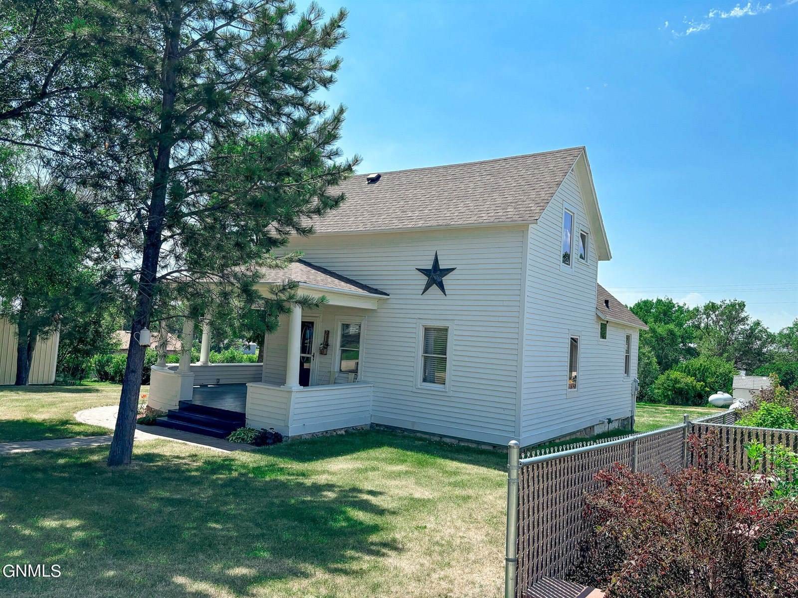 214 College Street, Flasher, ND 58535