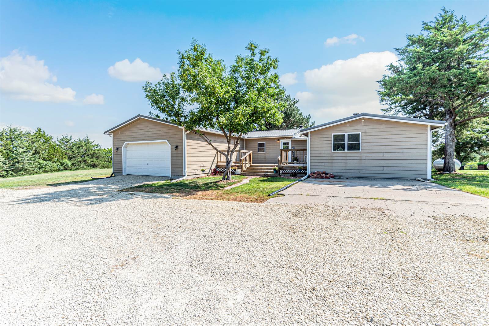 11104 Lakeview, Manhattan, KS 66503