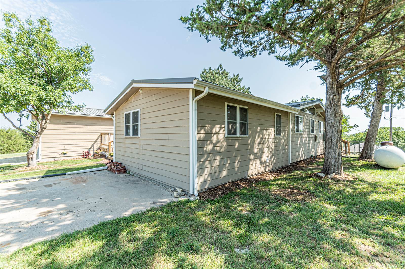 11104 Lakeview, Manhattan, KS 66503