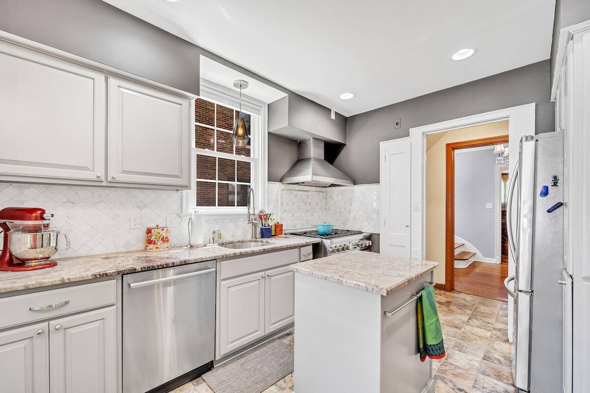 4334 North Ardmore Ave, Shorewood, WI 53211