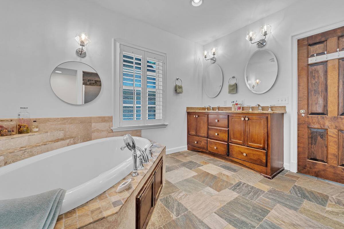 4334 North Ardmore Ave, Shorewood, WI 53211