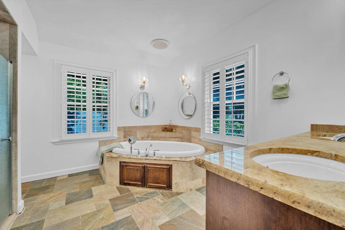 4334 North Ardmore Ave, Shorewood, WI 53211