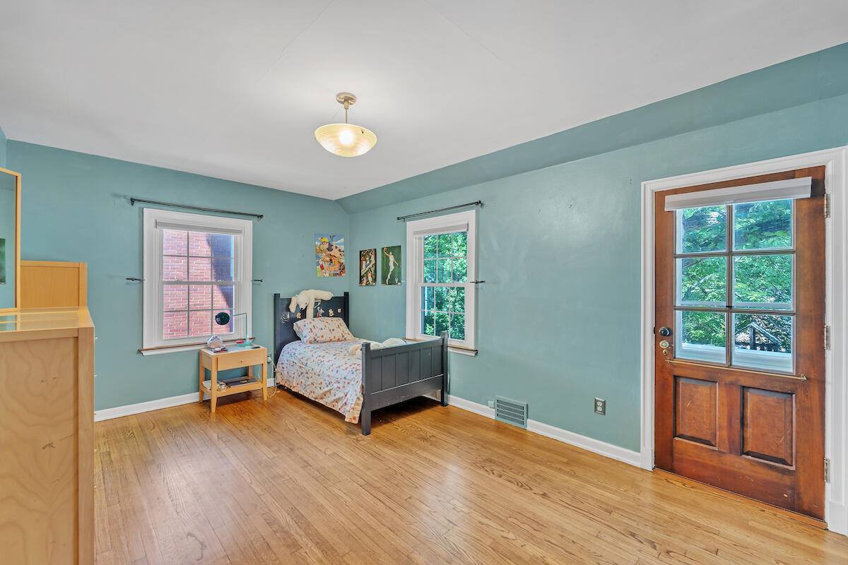 4334 North Ardmore Ave, Shorewood, WI 53211