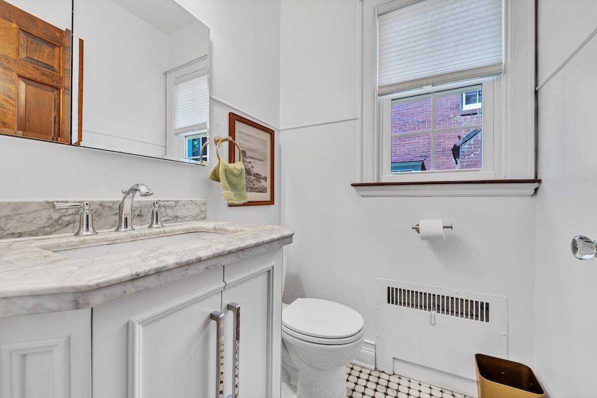 4334 North Ardmore Ave, Shorewood, WI 53211