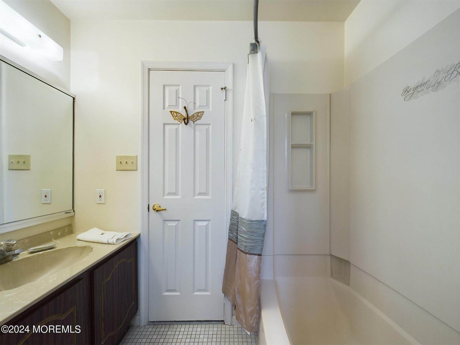 18 Snowdrift Lane, Howell, NJ 07731