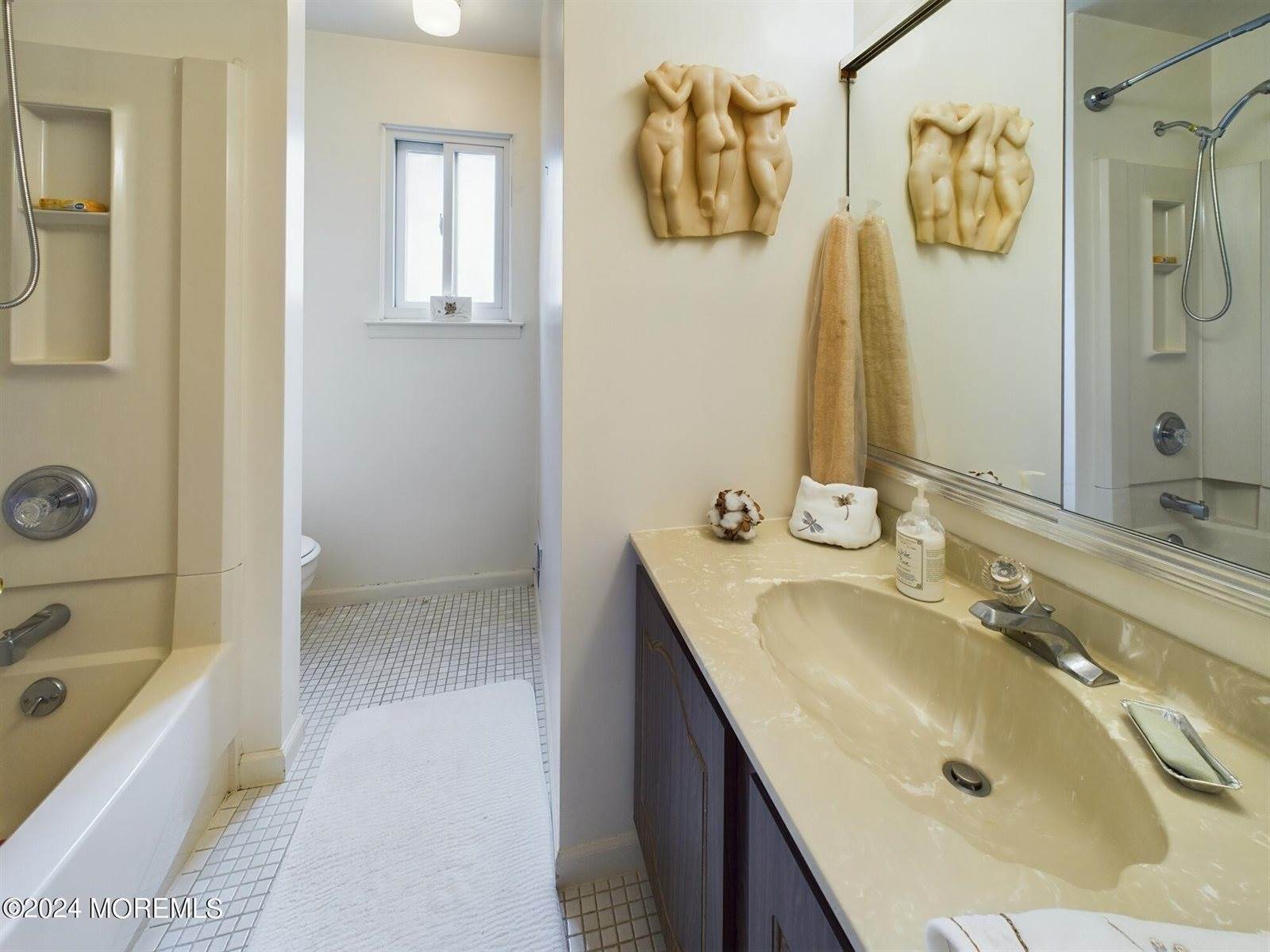 18 Snowdrift Lane, Howell, NJ 07731