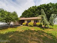 18 Snowdrift Lane, Howell, NJ 07731