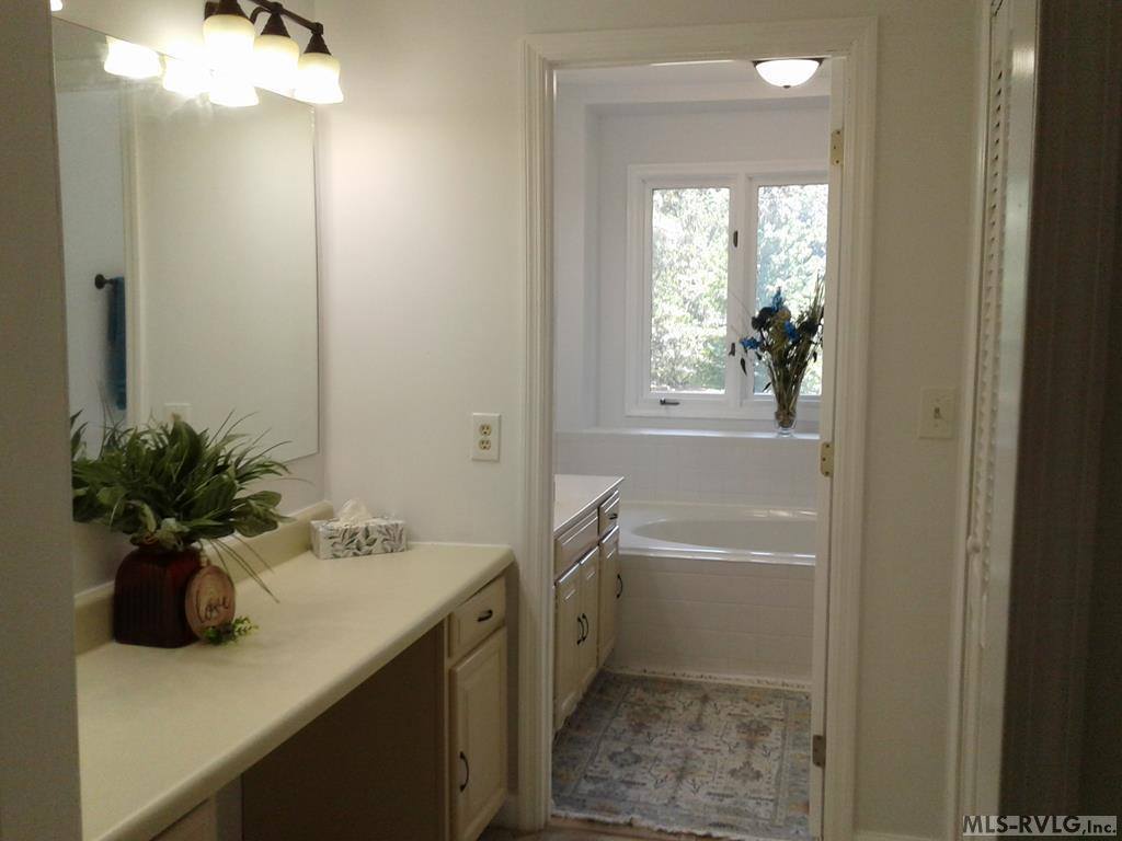 100 Jamestown Lane, Bracey, VA 23919