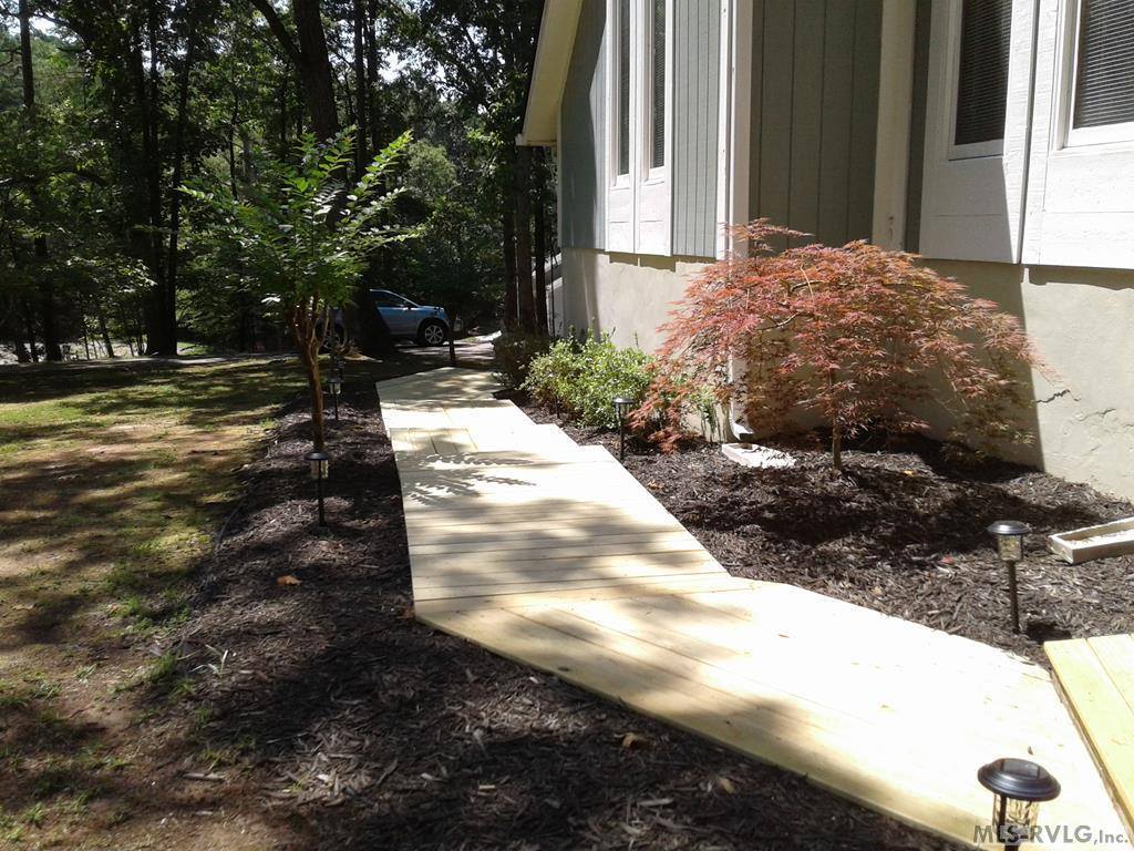 100 Jamestown Lane, Bracey, VA 23919