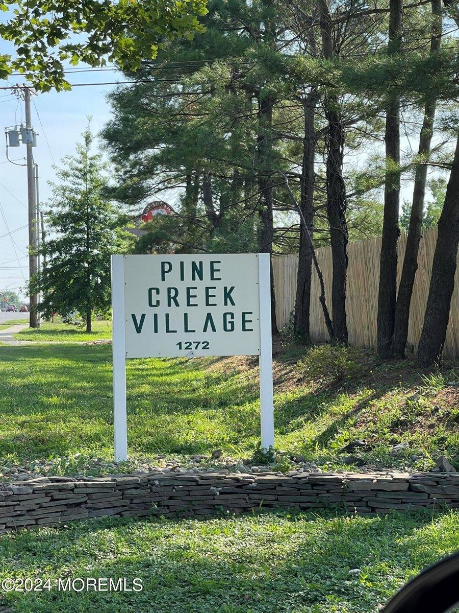 32 Pine Creek Village, Hazlet, NJ 07730