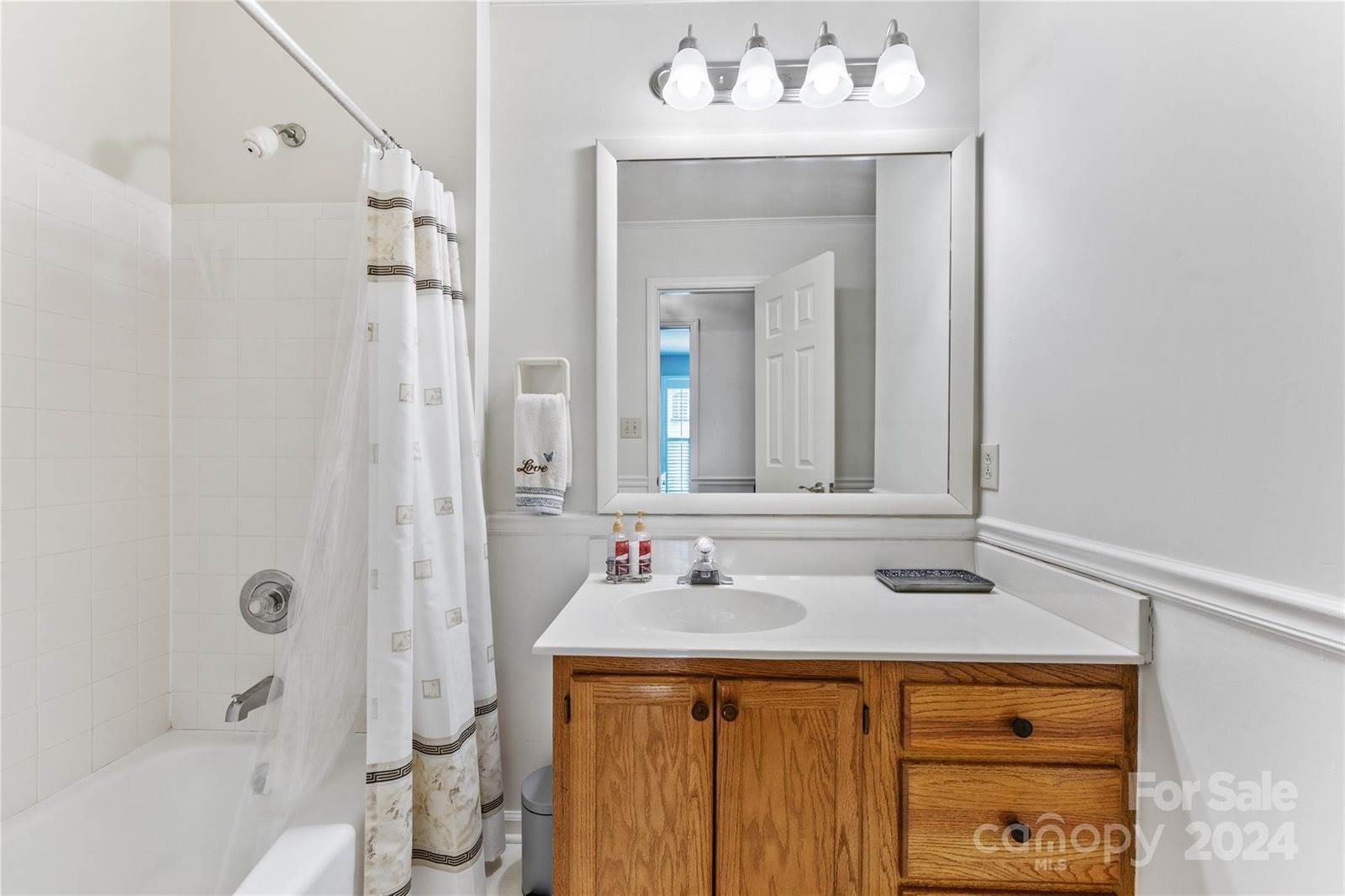 200 Wainsley Place, Matthews, NC 28105