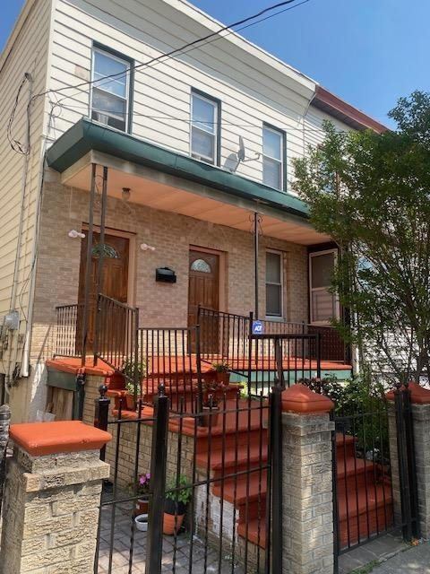 14 Long St, Jersey City, NJ 07305