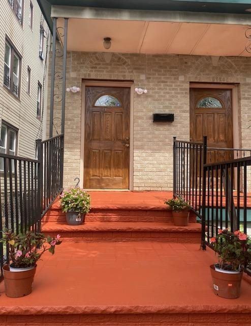 14 Long St, Jersey City, NJ 07305