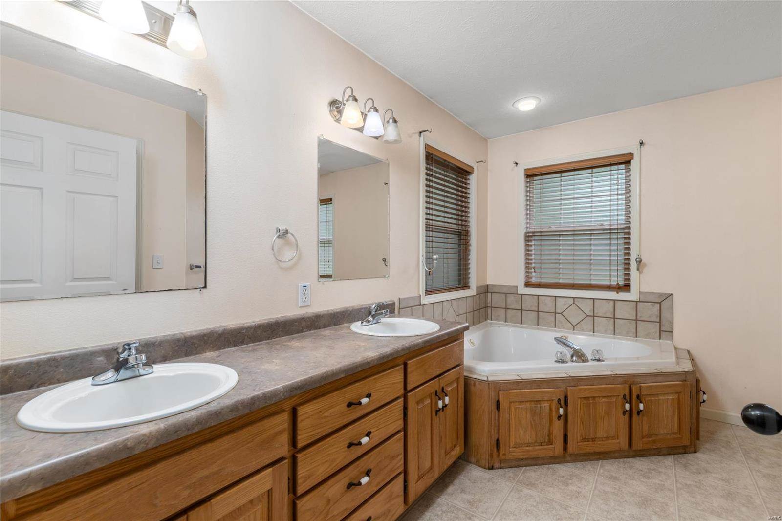 19555 Lenox Lane, Waynesville, MO 65583