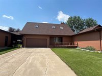 2213 Main Court, Williston, ND 58801