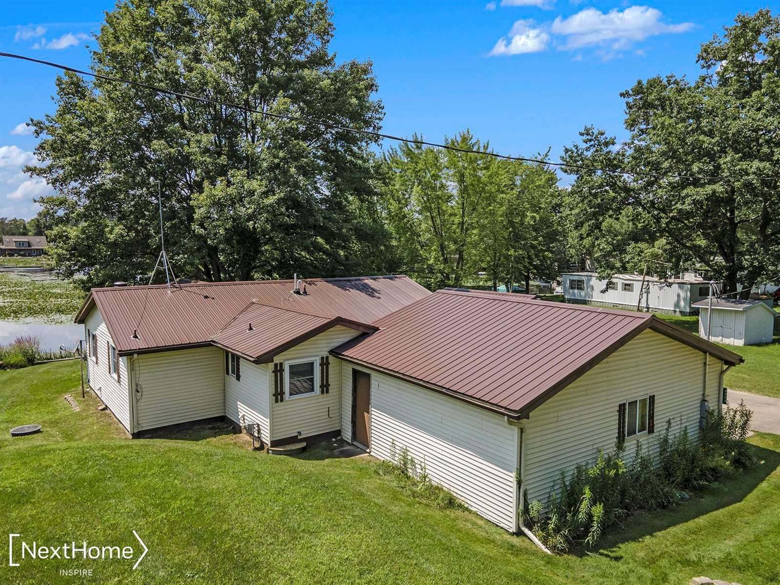 4484 Bay Drive, Gladwin, MI 48624