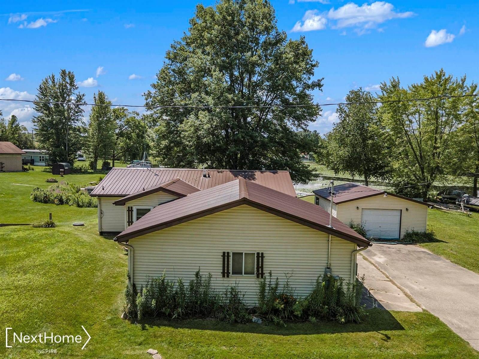 4484 Bay Drive, Gladwin, MI 48624