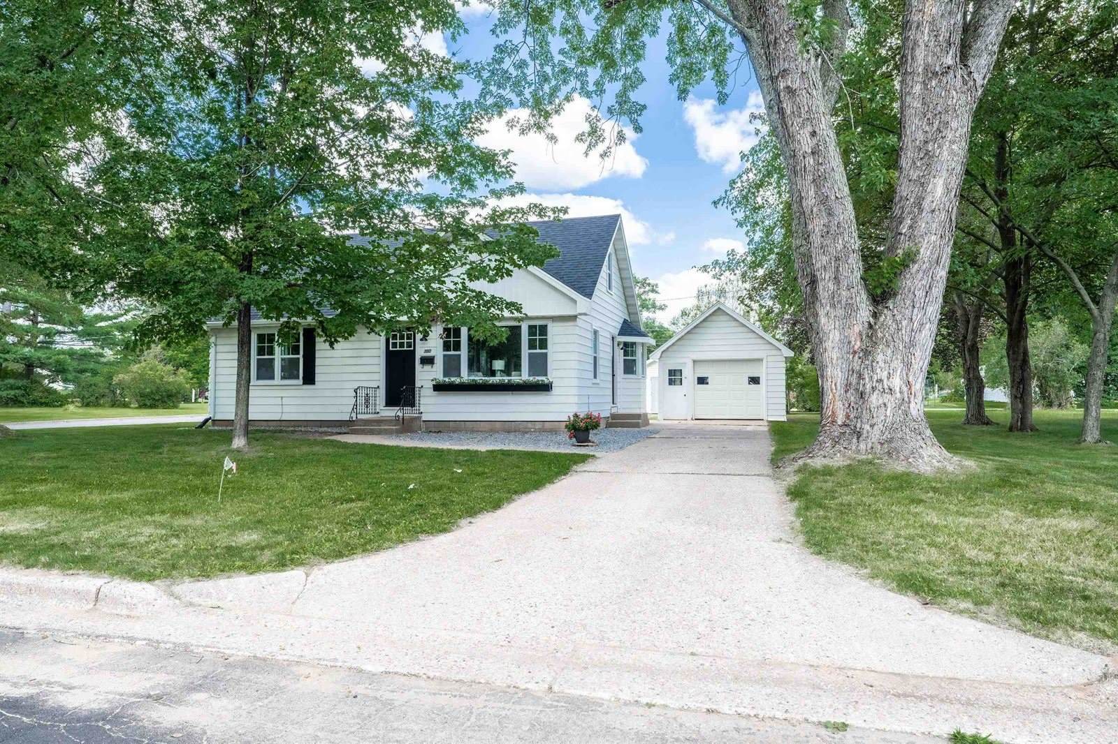 350 Madison Avenue, Port Edwards, WI 54469