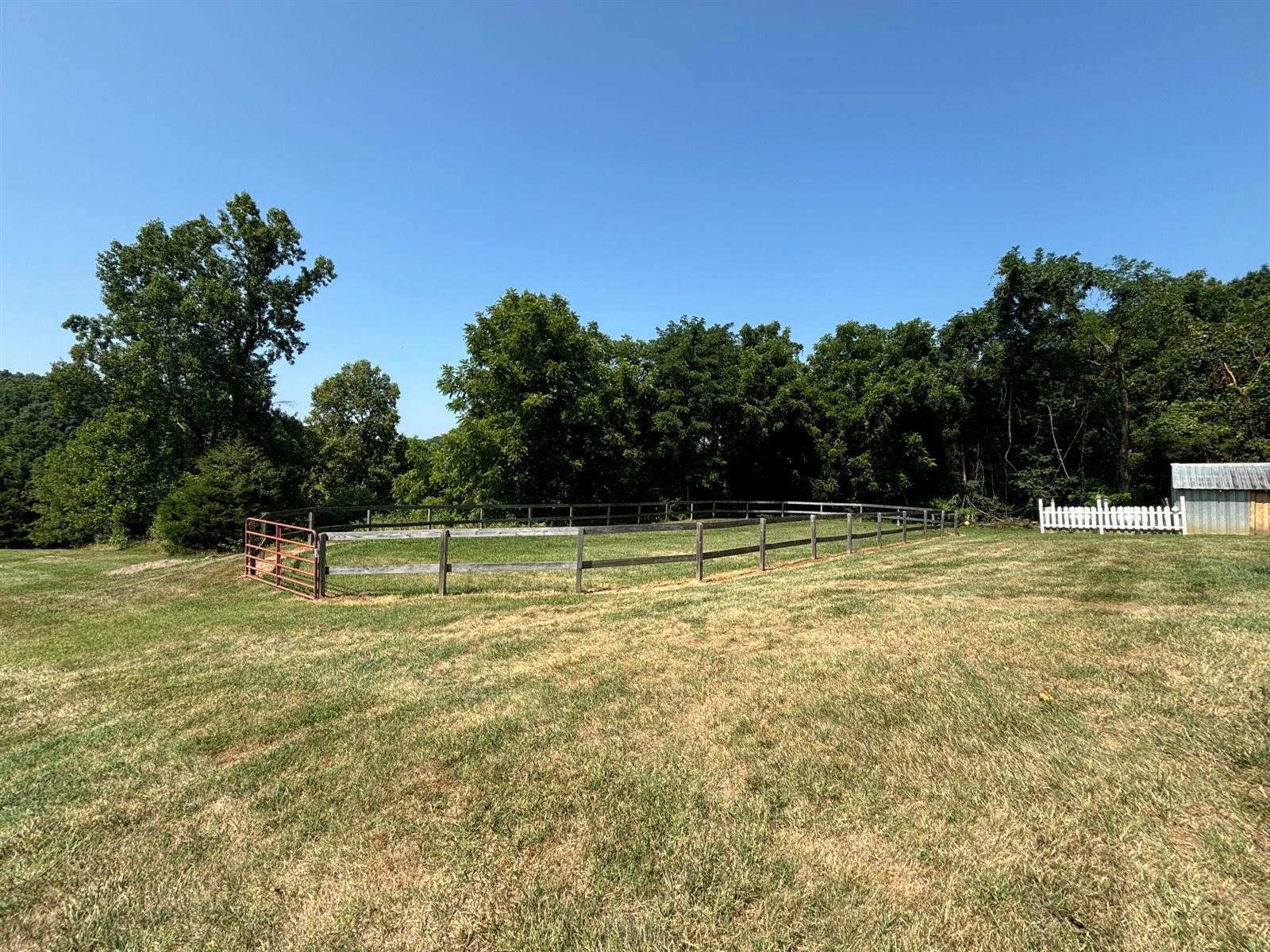 1365 Oak Ridge Rd, Buchanan, VA 24066