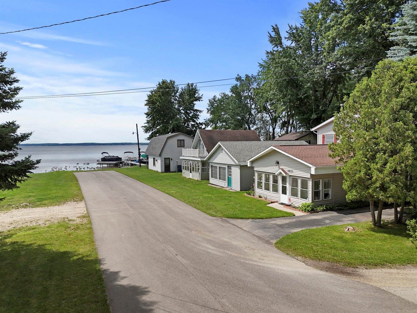 2821 North Townline Road, Houghton Lake, MI 48629