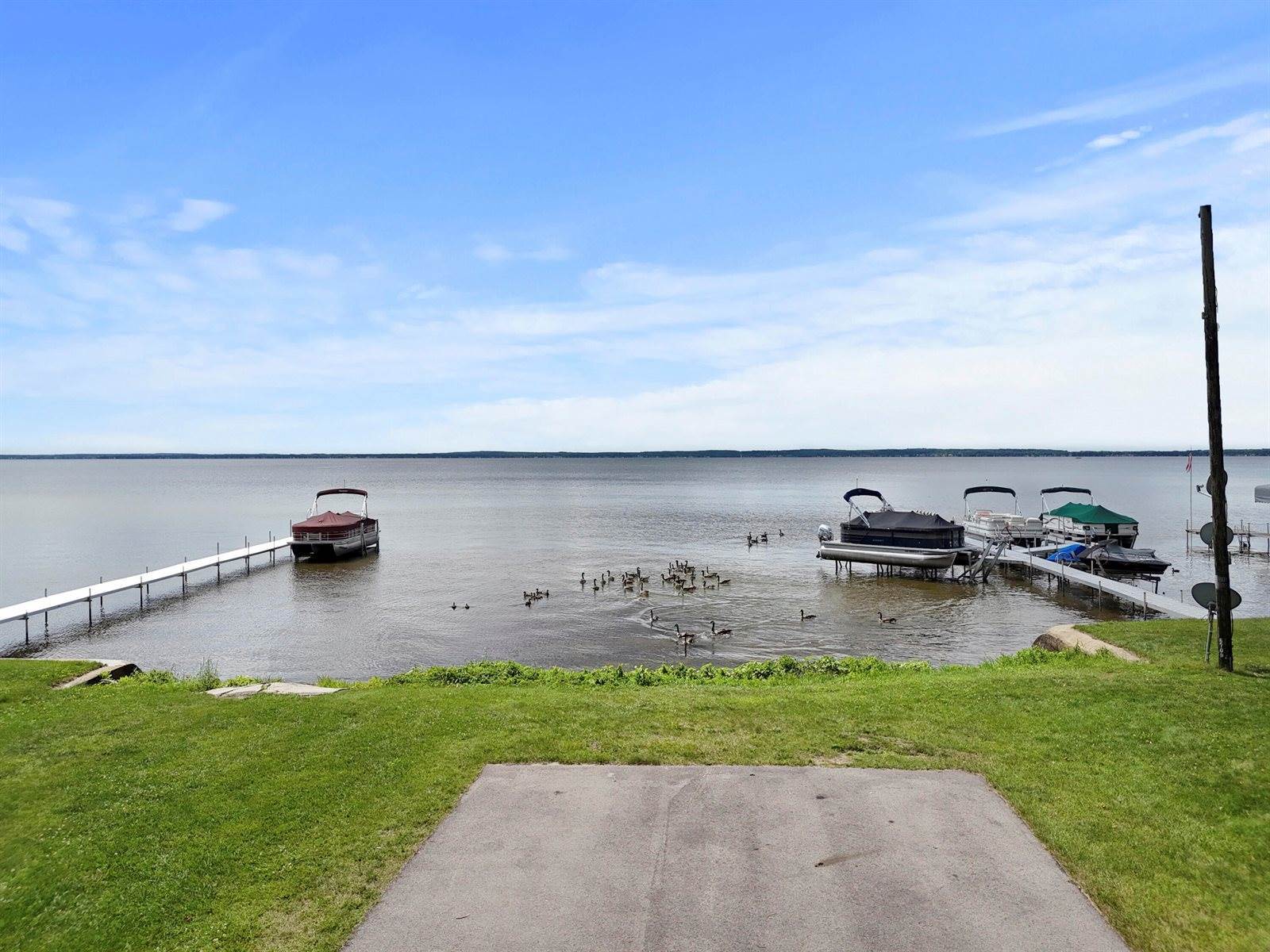 2821 North Townline Road, Houghton Lake, MI 48629