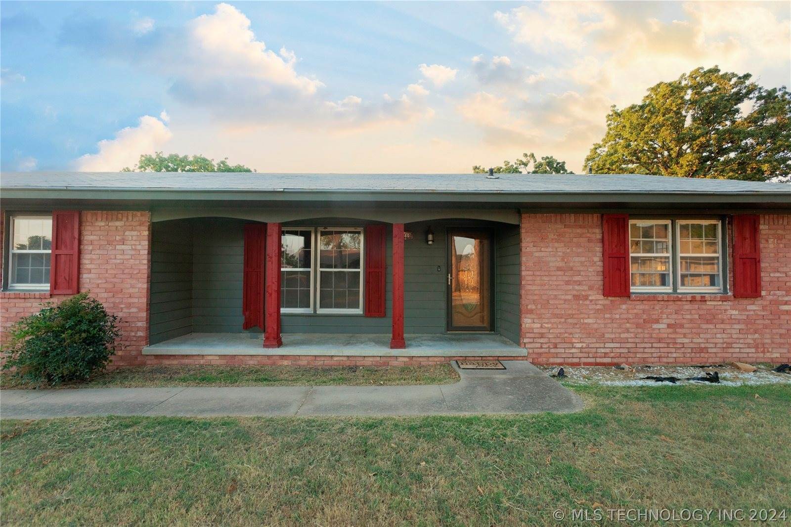 1210 Wade Wells Drive, Henryetta, OK 74437