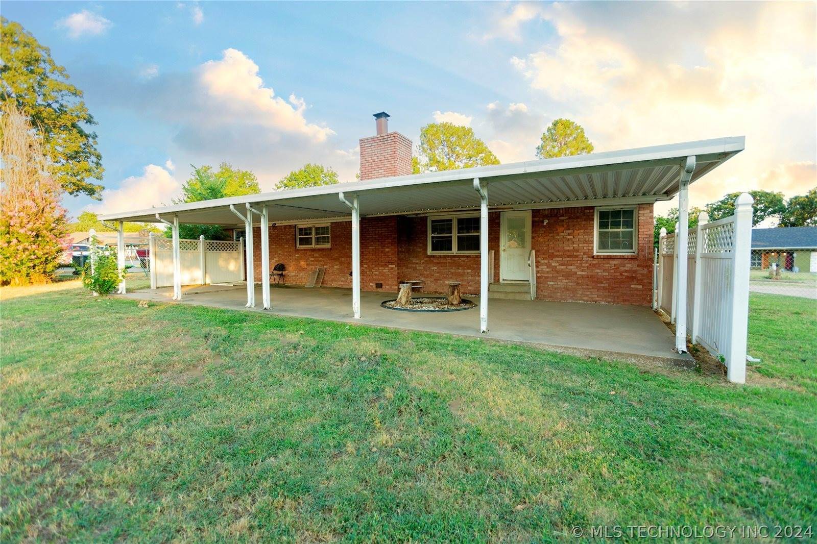 1210 Wade Wells Drive, Henryetta, OK 74437