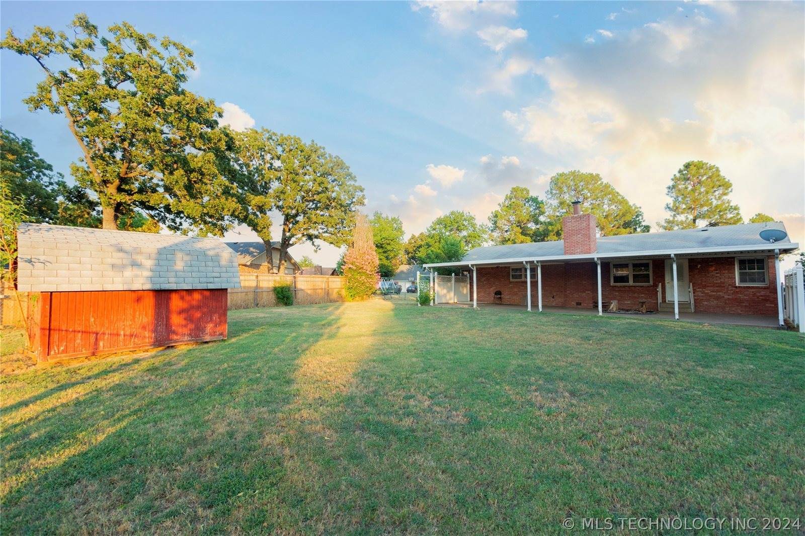 1210 Wade Wells Drive, Henryetta, OK 74437