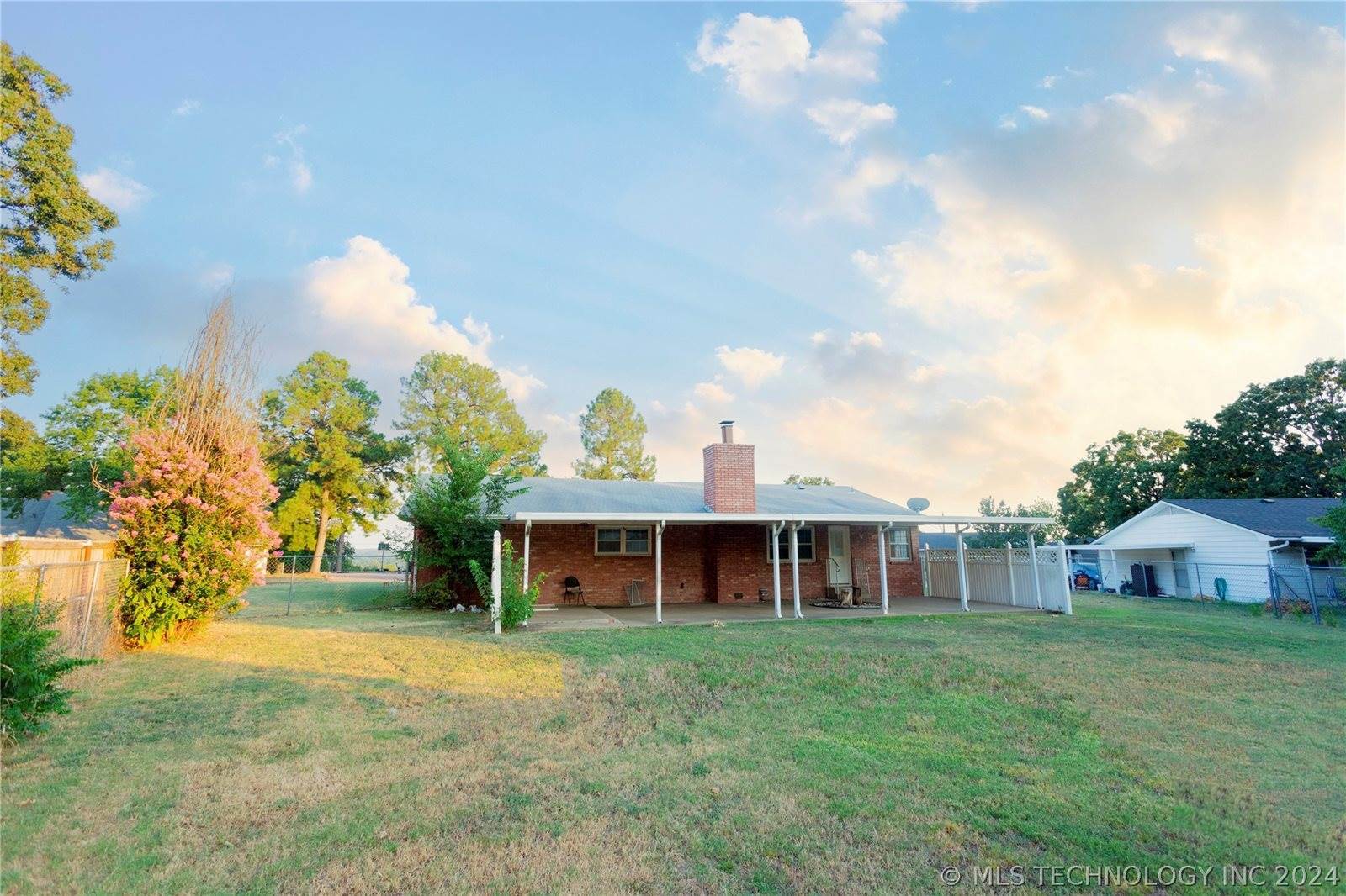 1210 Wade Wells Drive, Henryetta, OK 74437