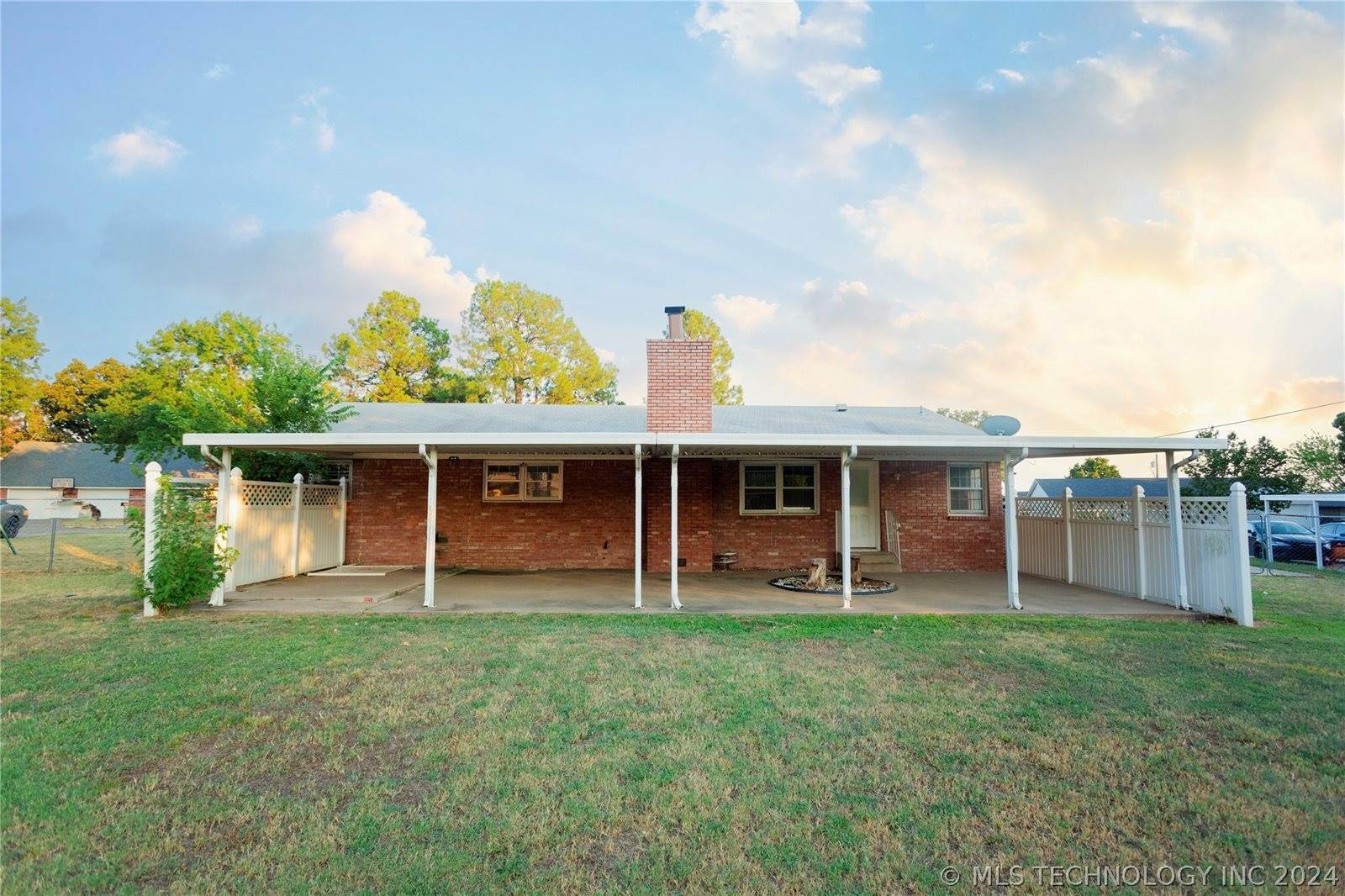 1210 Wade Wells Drive, Henryetta, OK 74437