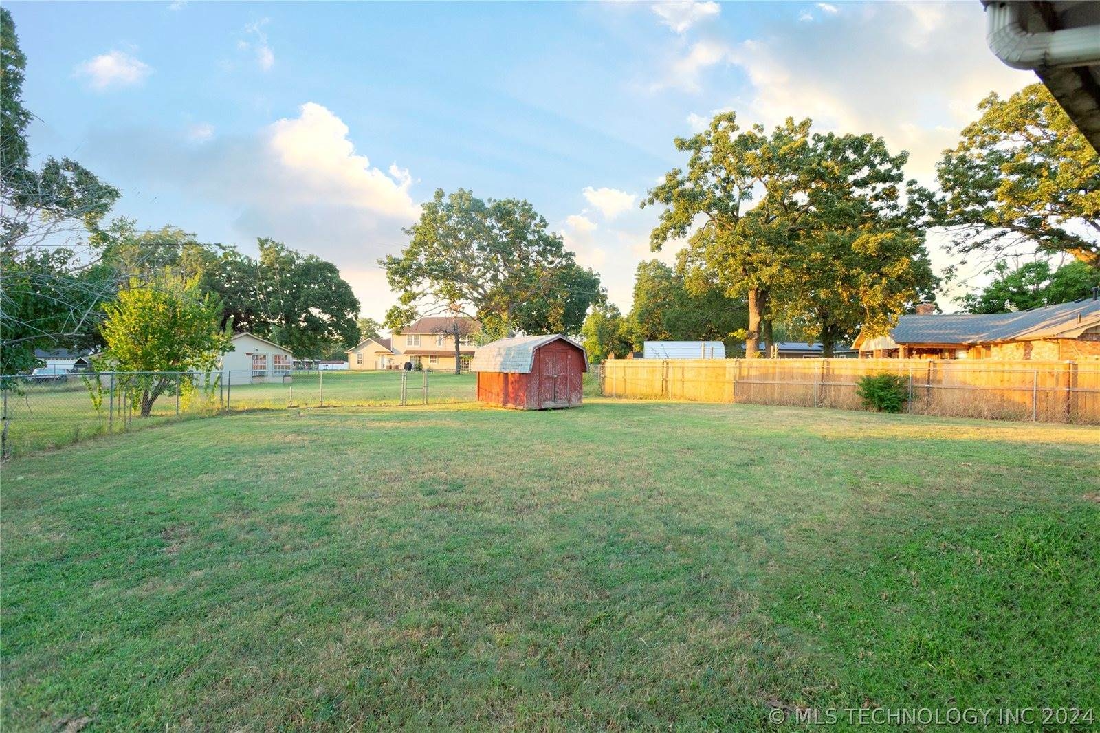 1210 Wade Wells Drive, Henryetta, OK 74437