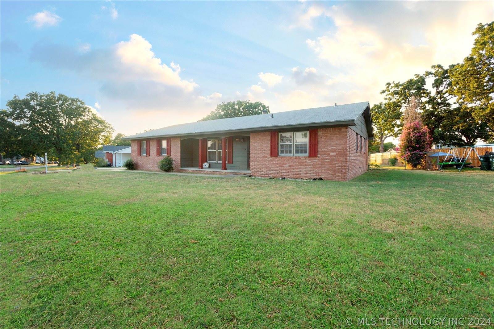 1210 Wade Wells Drive, Henryetta, OK 74437