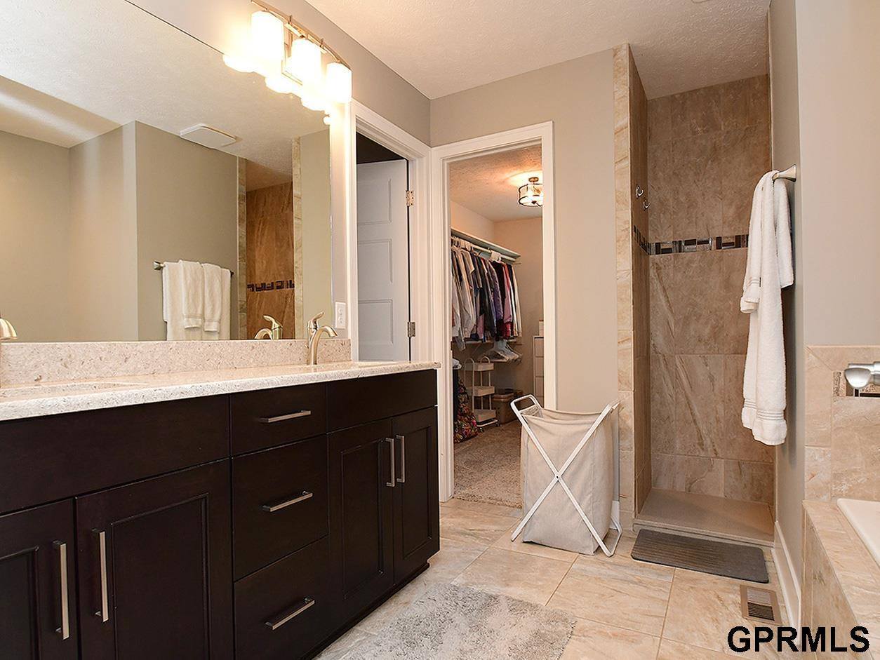 15206 Vane Street, Bennington, NE 68007