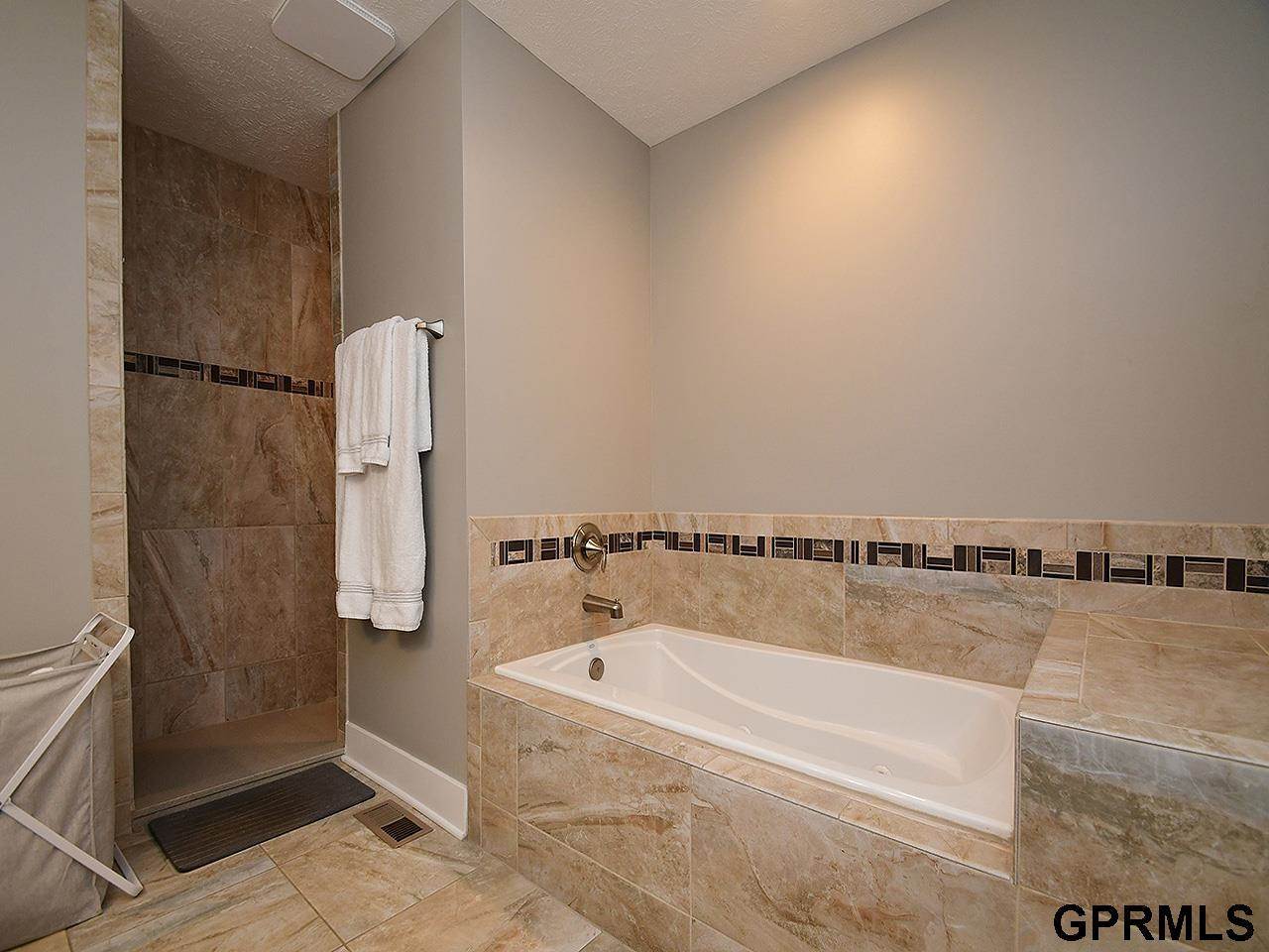 15206 Vane Street, Bennington, NE 68007