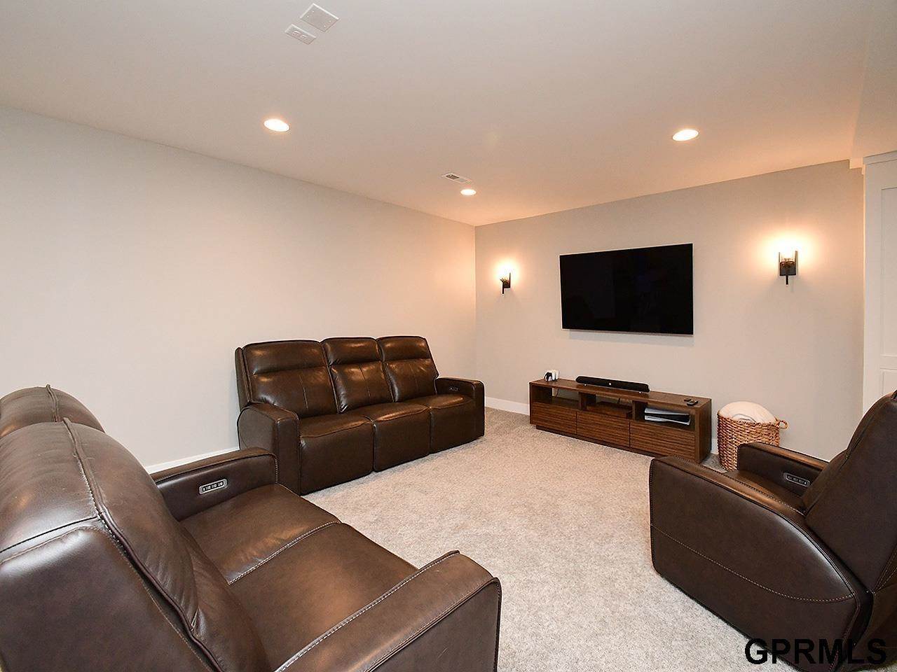 15206 Vane Street, Bennington, NE 68007