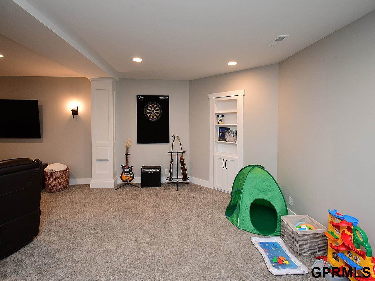 15206 Vane Street, Bennington, NE 68007