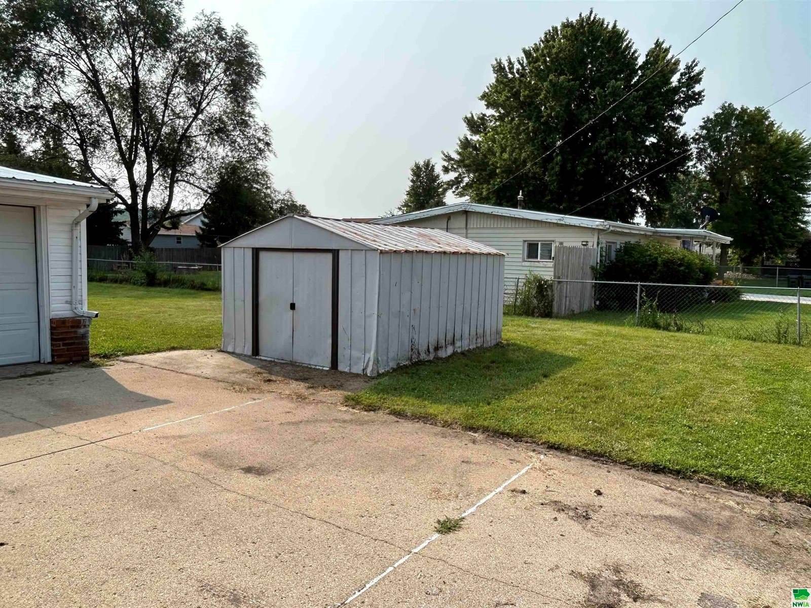 114 Leneve St., No. Sioux City, SD 57049