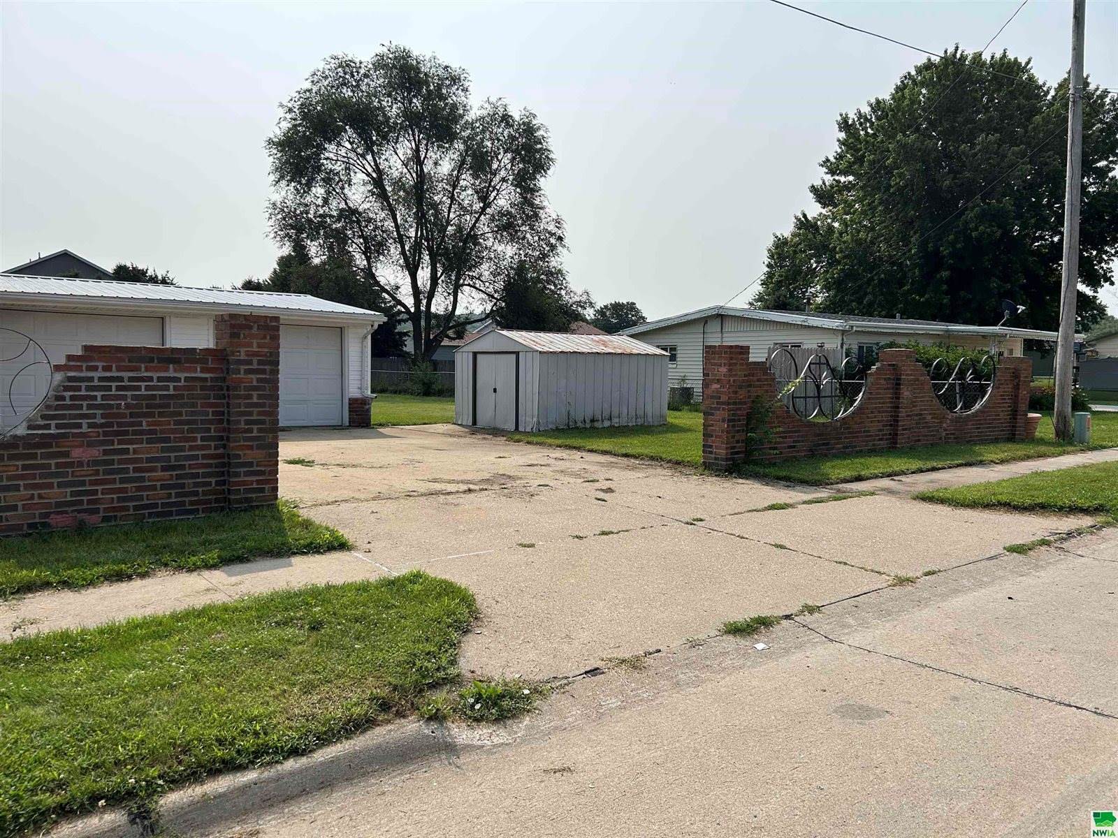 114 Leneve St., No. Sioux City, SD 57049