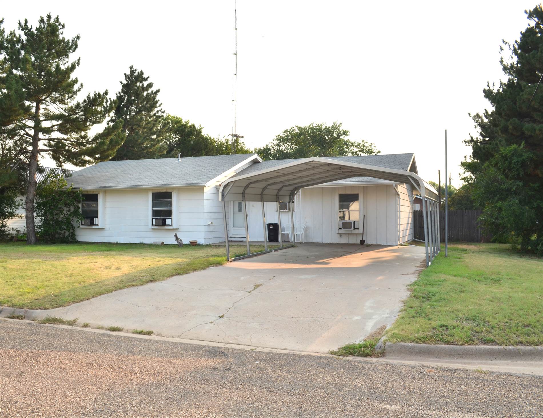 815 Sunset Dr, Elkhart, KS 67950