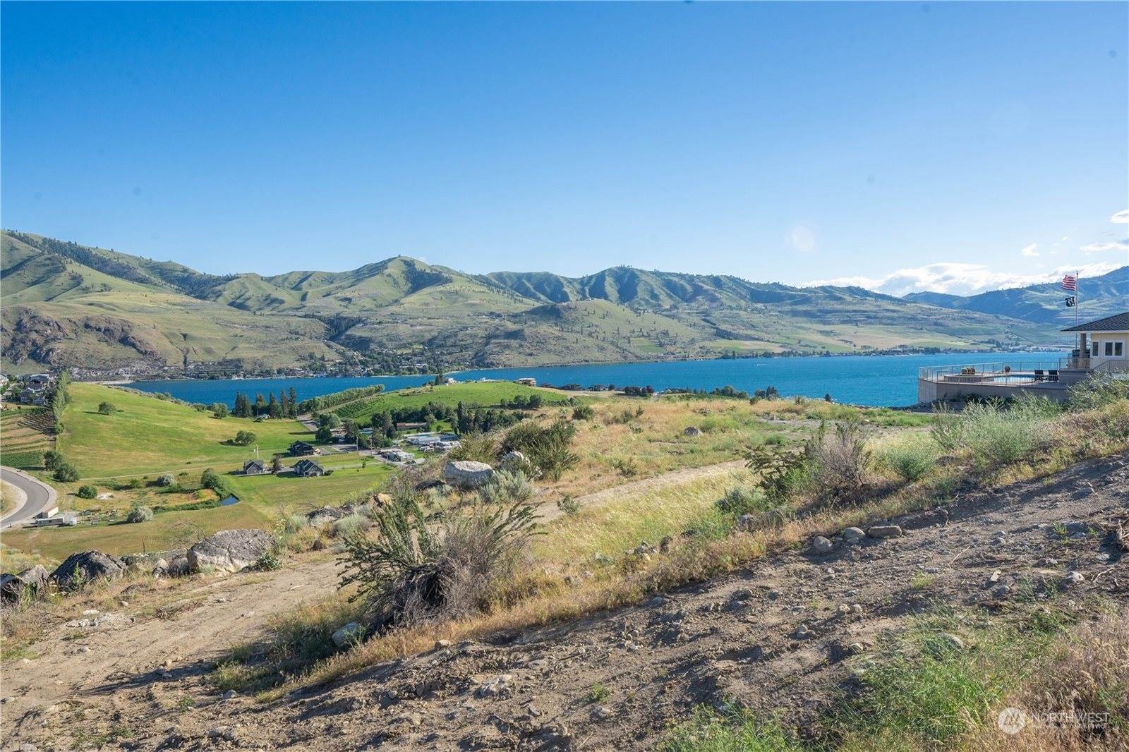 320 Orchard View Dr, Chelan, WA 98816