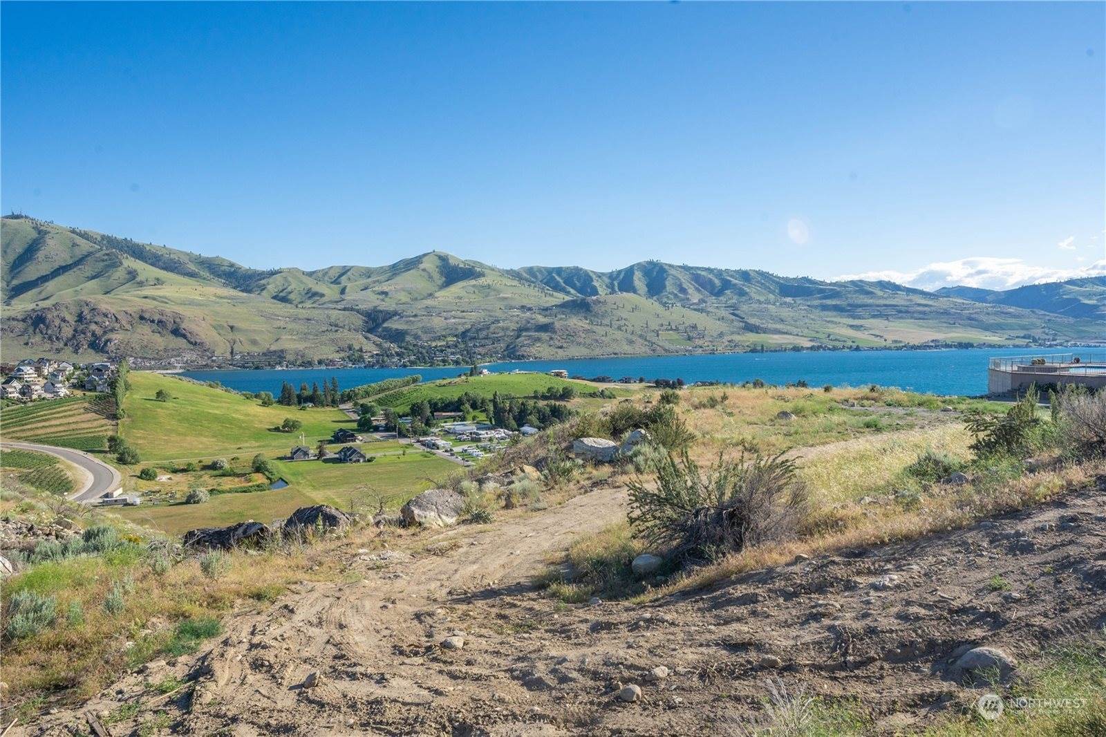 320 Orchard View Dr, Chelan, WA 98816