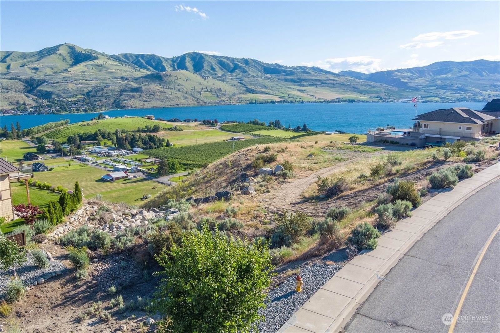 320 Orchard View Dr, Chelan, WA 98816