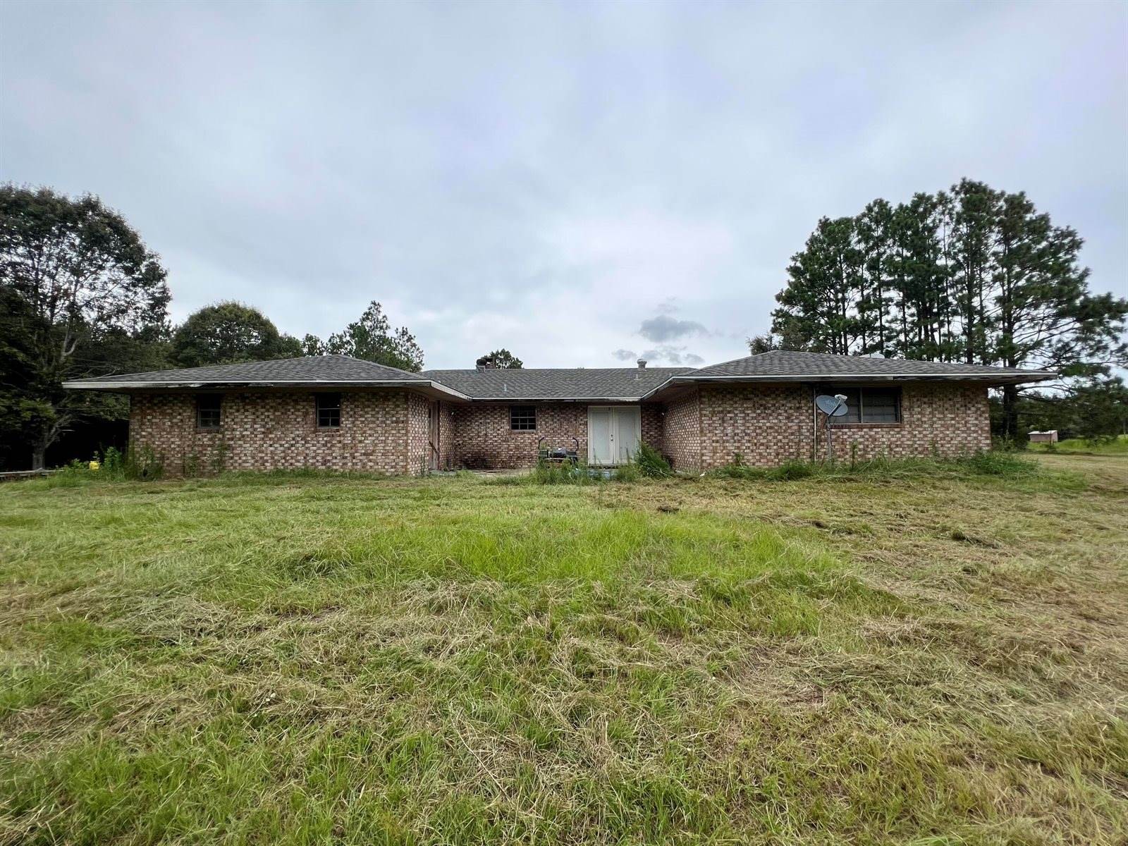 167 Phillip James Rd, Leesville, LA 71446