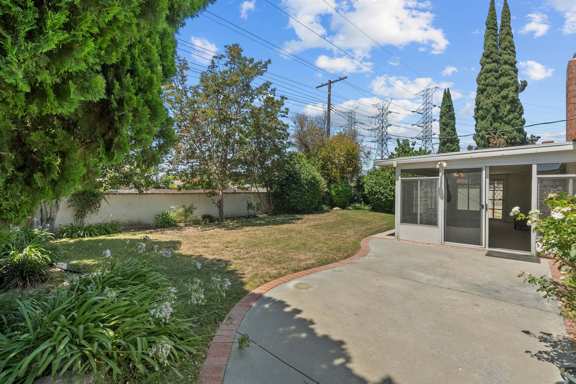 9521 Geyser Avenue, Northridge, CA 91324