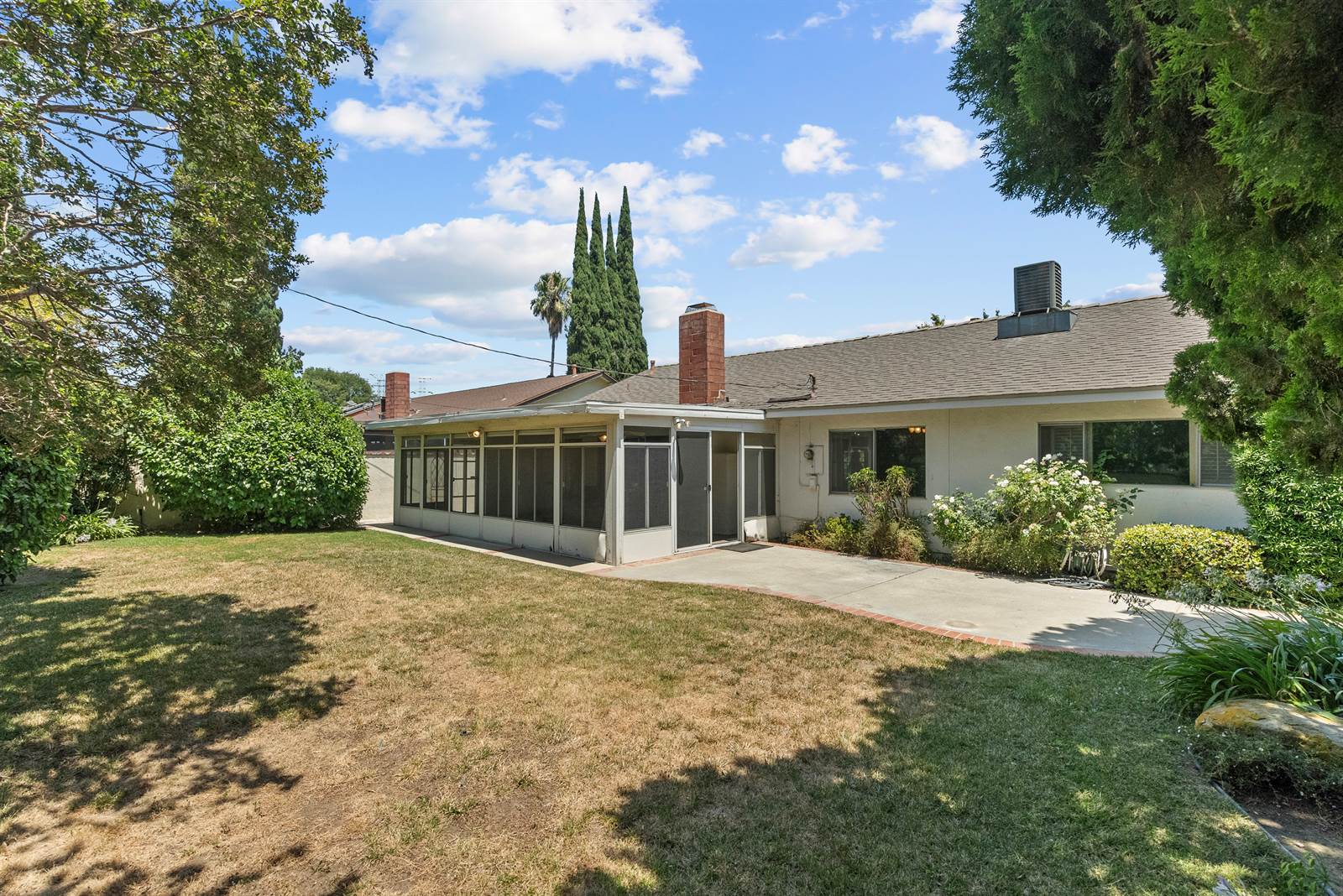 9521 Geyser Avenue, Northridge, CA 91324