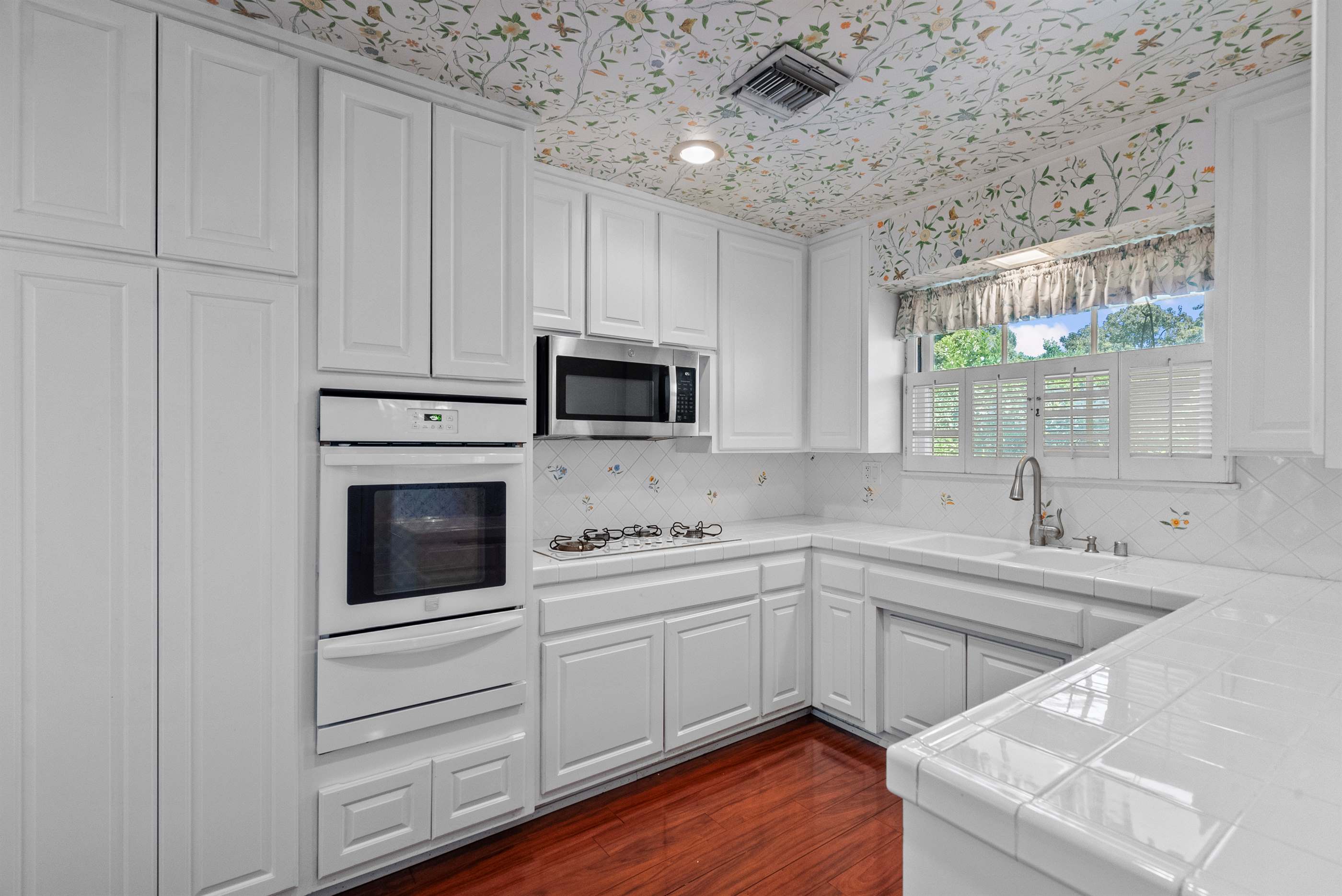 9521 Geyser Avenue, Northridge, CA 91324