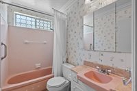 9521 Geyser Avenue, Northridge, CA 91324