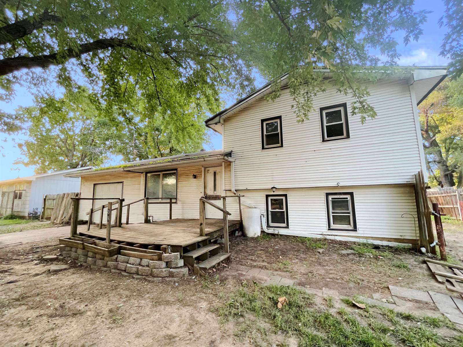 508 E Helbert St, Mulvane, KS 67110