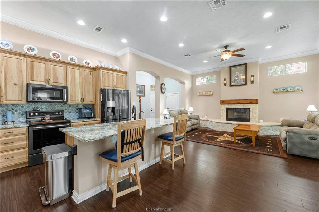 2004 Post Oak, College Station, TX 77845